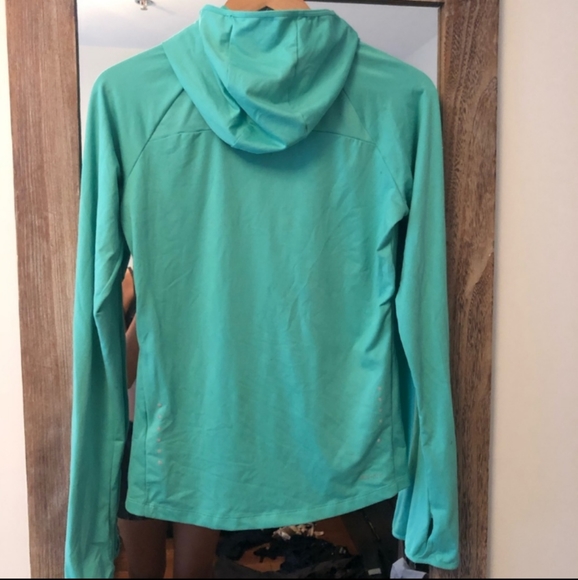 NIKE Element Green Dri-fit Running Hoodie - Picture 3 of 5